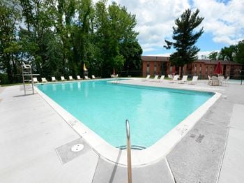 Pool seating